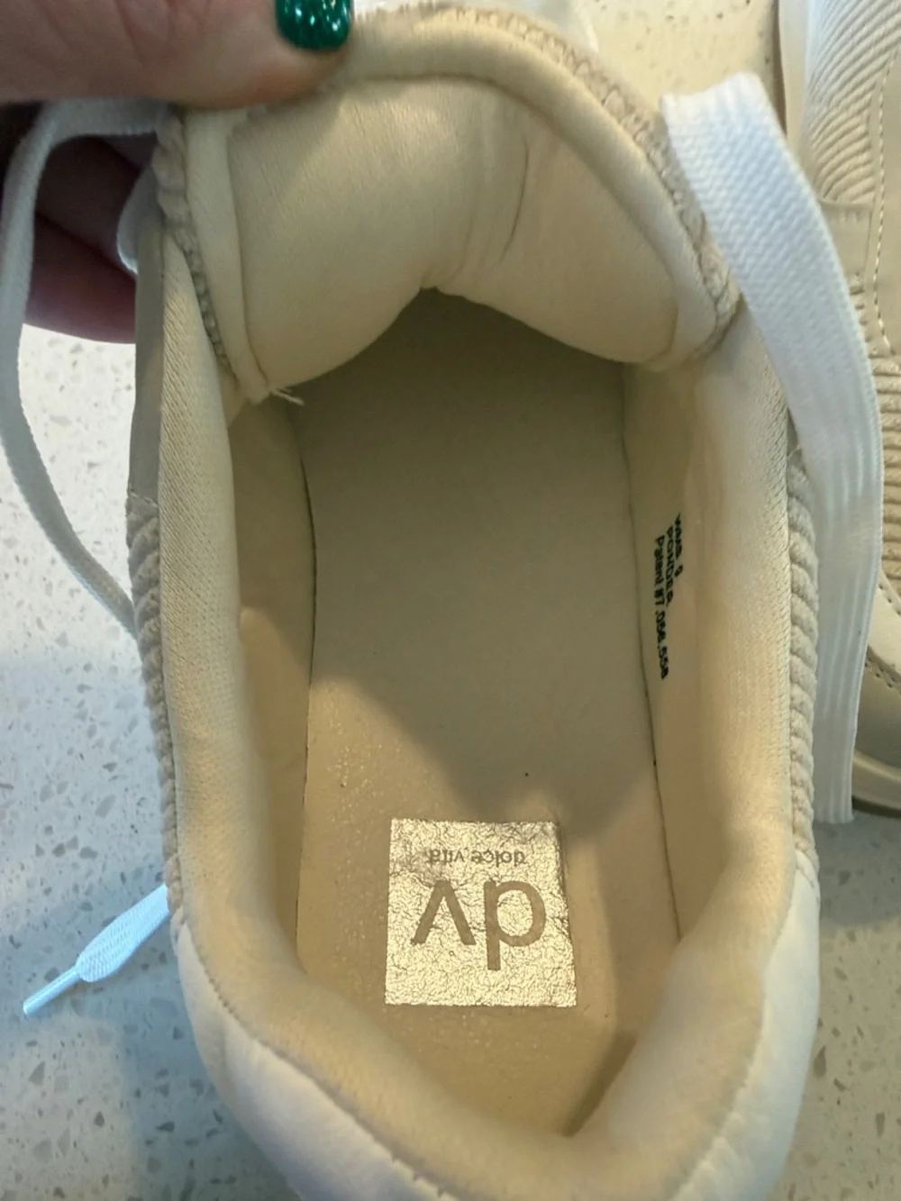NEW DV by Dolce Vita Poncler Lace Up Sneakers Neutral Cream Casual Shoe Size 9